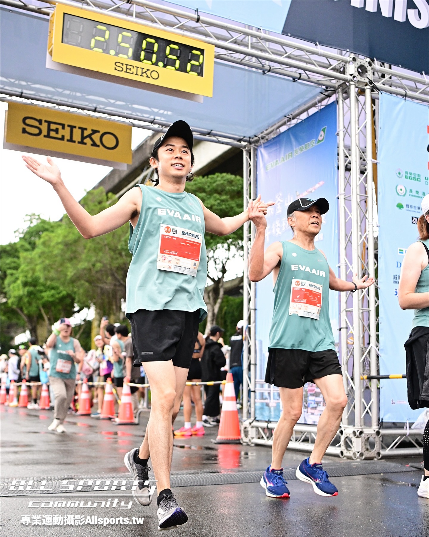 跑者參與 2025 長榮航空城市觀光馬拉松賽事（第 1 張）