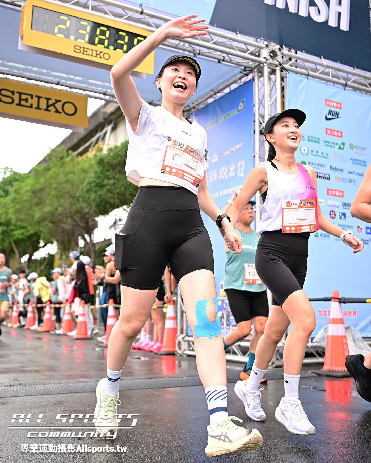 跑者參與 2025 長榮航空城市觀光馬拉松賽事（第 9 張）