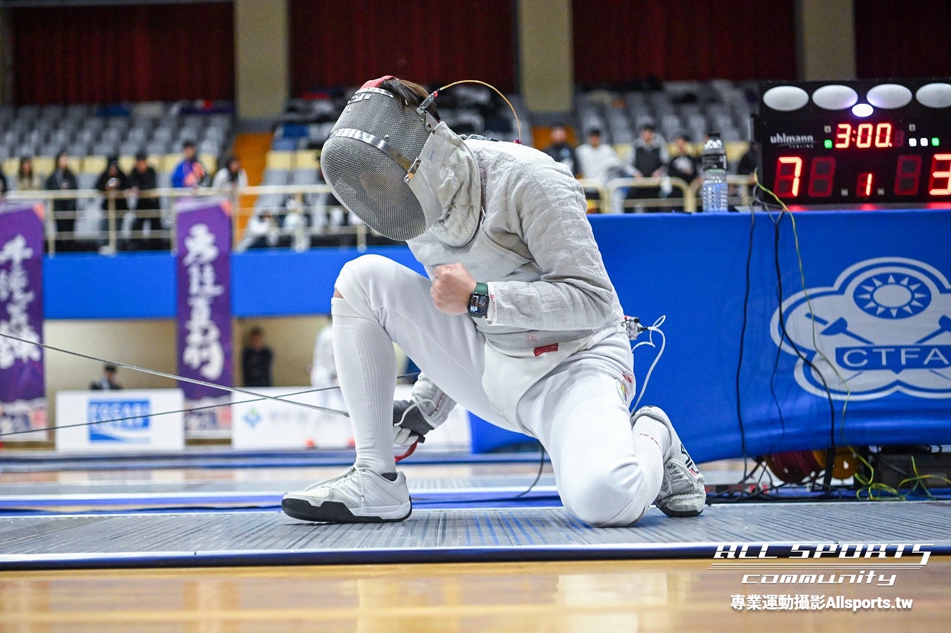 115 年全國第一次擊劍錦標賽中，選手在劍道上進行攻防（第 4 張）